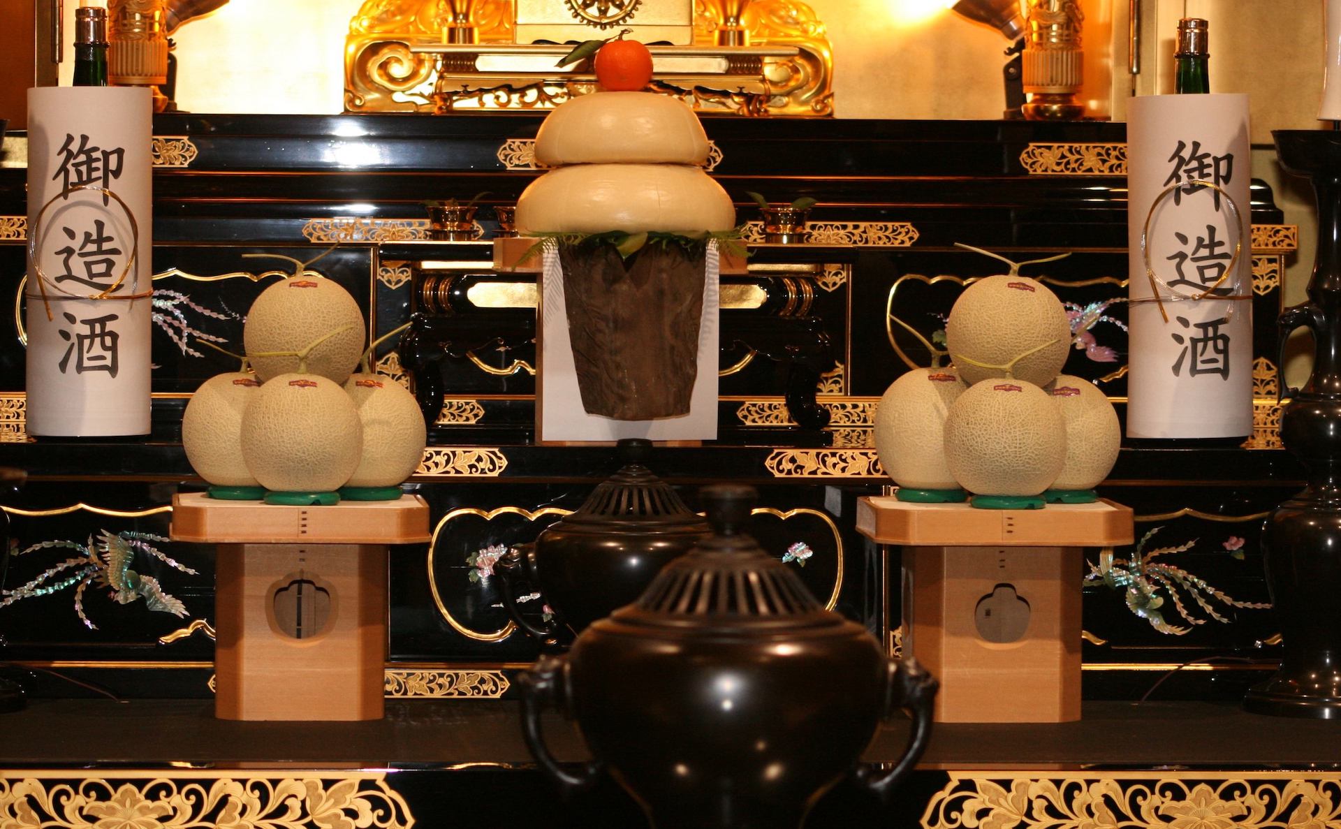 お正月といえば鏡餅です。正月を祝ってお供えされます。